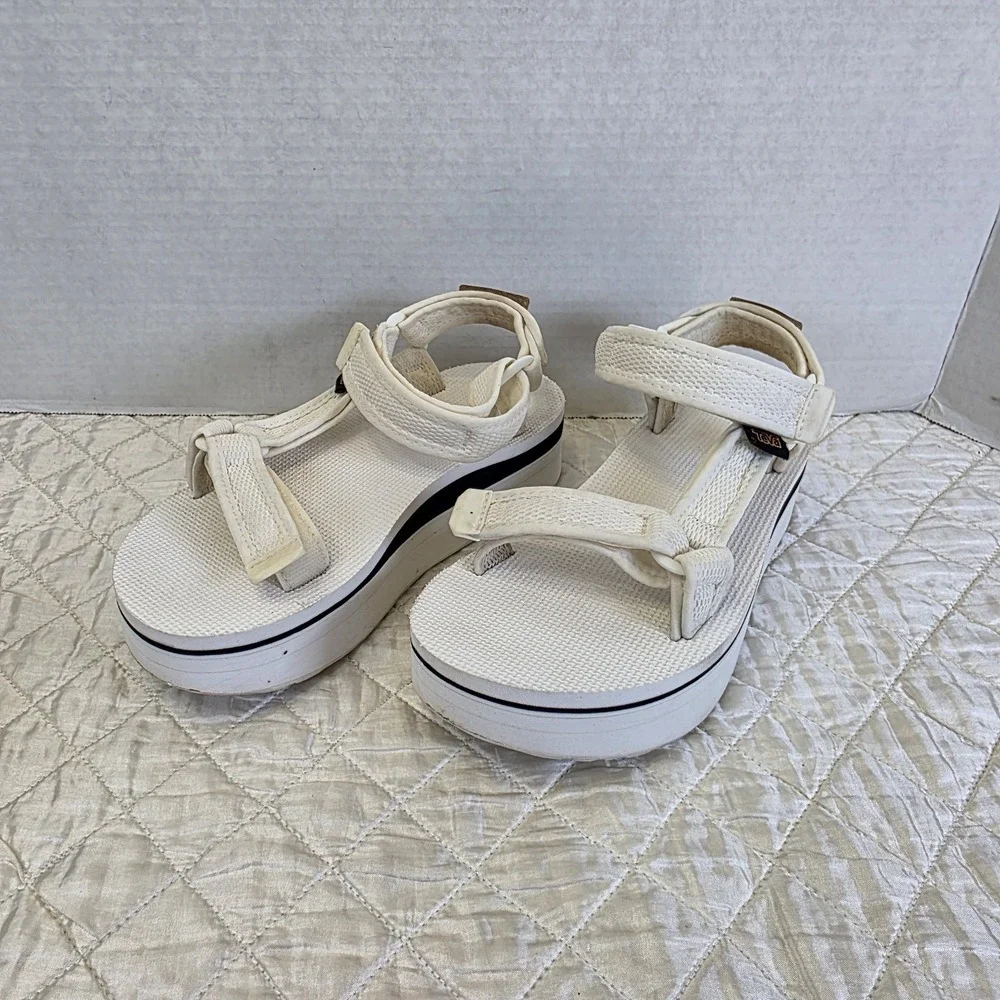Teva Women's Platform Universal Mesh Sandal Size 6 Platform White Festival